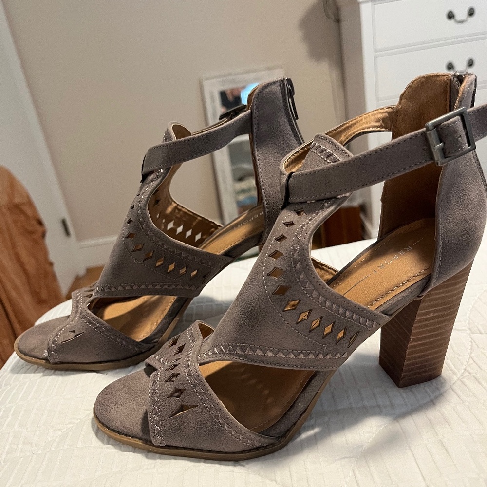 Report Heels